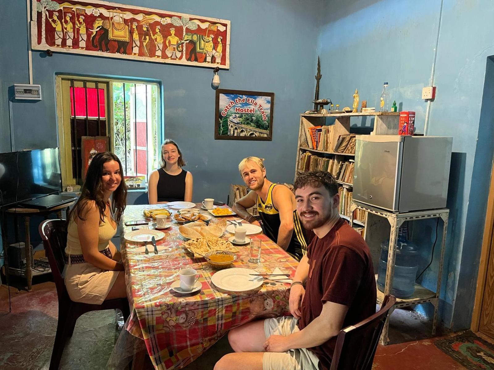 Catch The Ella Train Hostel Канди Екстериор снимка